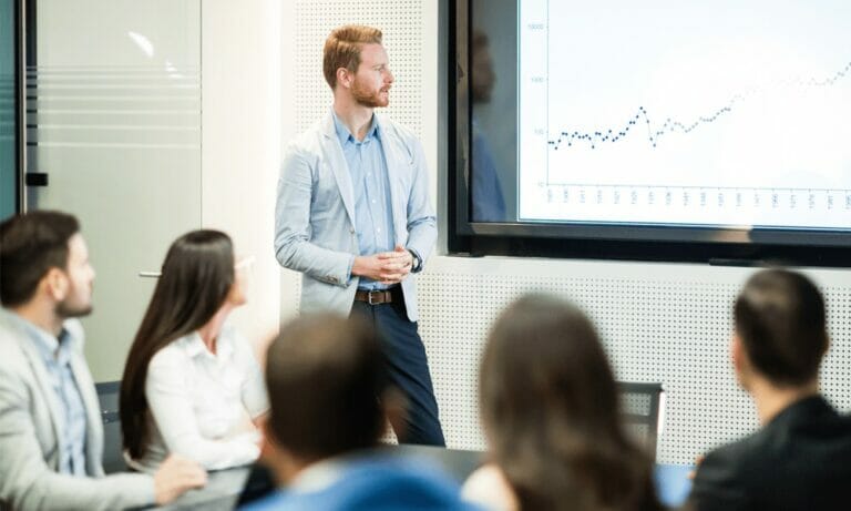 15 Reasons for Using PowerPoint Rather Than Excel for Business Reporting