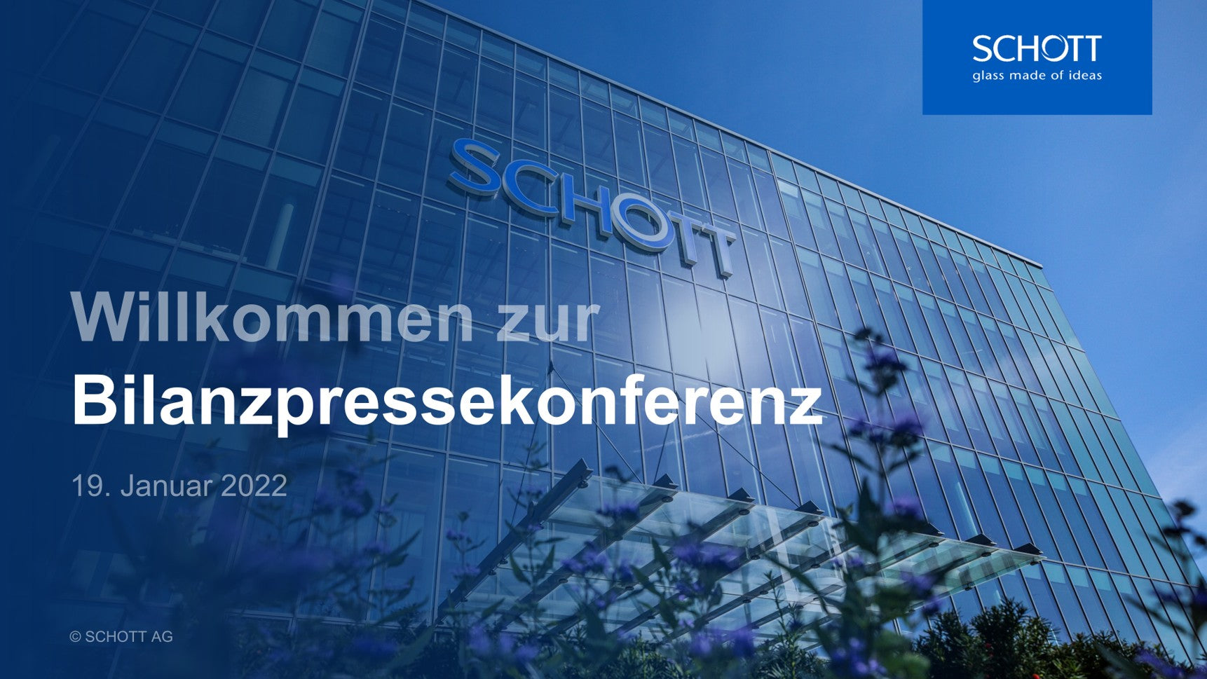 Firmengebäude mit Präsentationstitel Folie